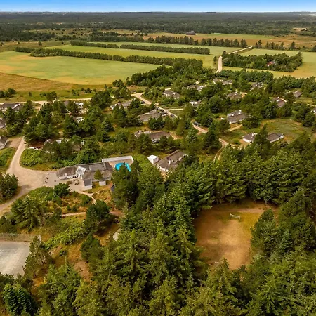 Hébergement de vacances Family-friendly With Communal Facilities Such As Tennis Court, Ball Courts And Swimming Pool *